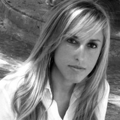 AIU Online's 2013 Distinguished Alumni Award Recipient - Ana Carolina Lunuza